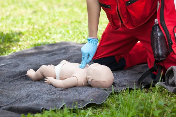 Infantile CPR mannequin premiers soins — Photo