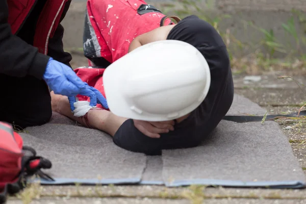 Incidente sul lavoro. Formazione di primo soccorso . — Foto Stock