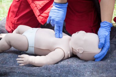 CPR kukla ilk yardım eğitimi nasıl gitti? Kalp masajı.