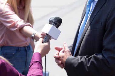 Basın röportaj. TV röportajı