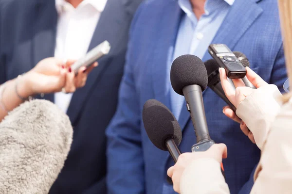 Media interview. Press conference. Microphones. — Stock Photo, Image