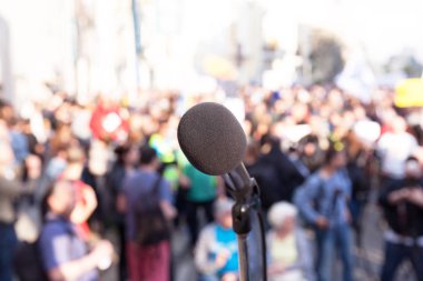 Gösteri. Sokak protesto. Siyasi miting.