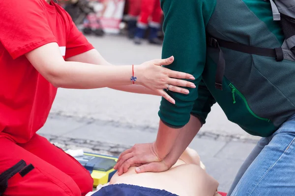 Eerste hulp training. CPR. — Stockfoto