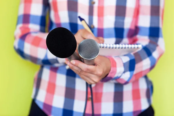 Journalisten. Presskonferens. Journalistik. — Stockfoto