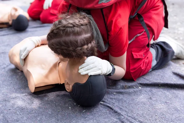 Conceito de formação em primeiros socorros. RCP . — Fotografia de Stock