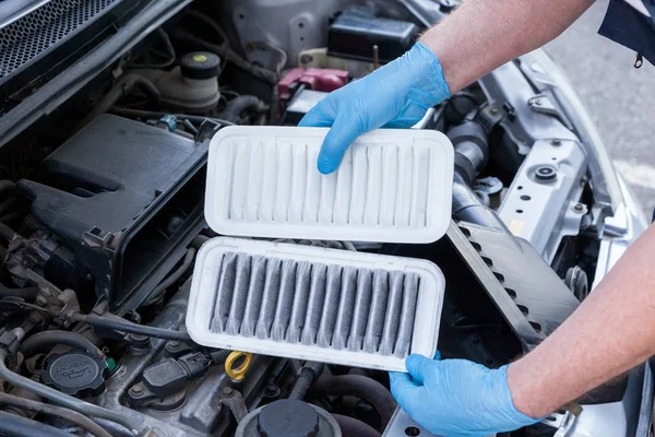 Filtros de aire del motor del coche, sucios y limpios — Foto de Stock