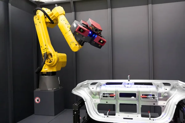 Braço robótico com scanner 3D. Digitalização automatizada . — Fotografia de Stock