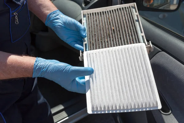 Filtro aria polline cabina pulita e sporca per un'auto — Foto Stock