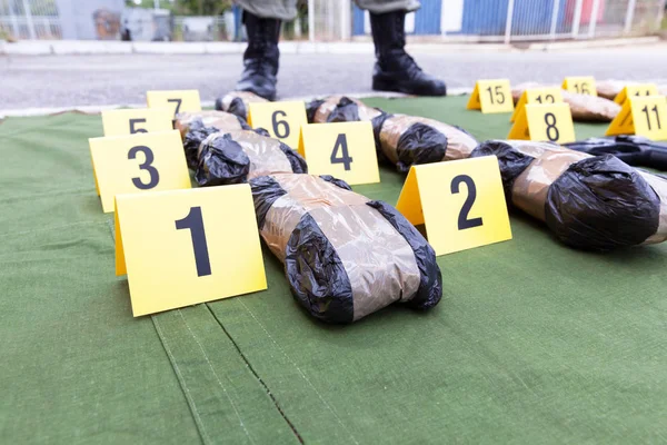 Provas de drogas apreendidas durante o ataque policial — Fotografia de Stock