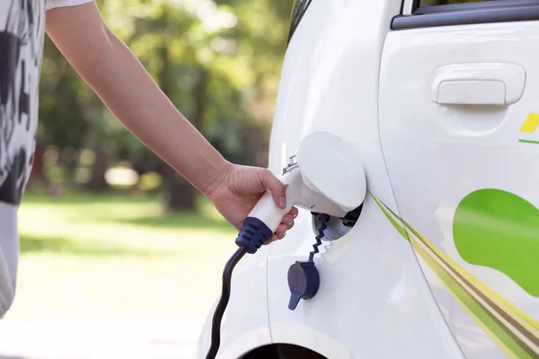 Charging battery of an electric car — Stock Photo, Image