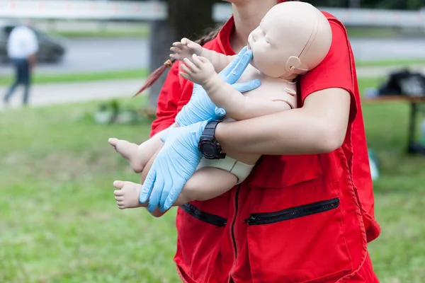 Baby or child first aid and CPR — Stock Photo, Image