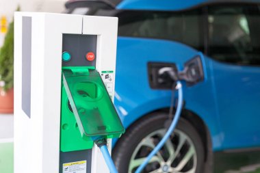 Elektrikli bir araba, pil şarj