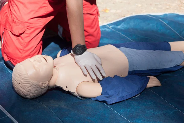 CPR - Cardiopulmonary resuscitation and first aid class or training — Stock Photo, Image