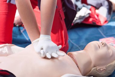 İlk yardım ve kardiyopulmoner canlandırma kursu