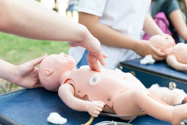 Rcr Réanimation Cardiopulmonaire Cours Premiers Soins Pour Bébé — Photo