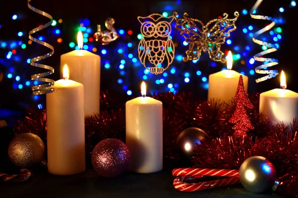 Festive bright christmas background. Greeting Christmas card. Winter cozy christmas decor on dark. — ストック写真