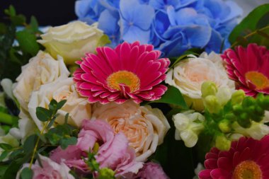 Çiçek açan arka plan. Renkli bir buket parçası..