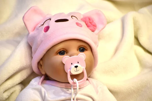 Portrét roztomilé panenky jako dítě — Stock fotografie