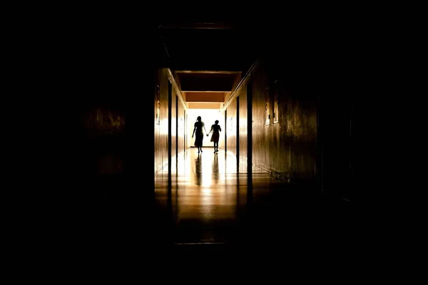 Mystical mysterious hallway with the ghosts. Bring the woman in the dark hall. Perfume dead scaring people people. Spooky house — Stock Photo, Image