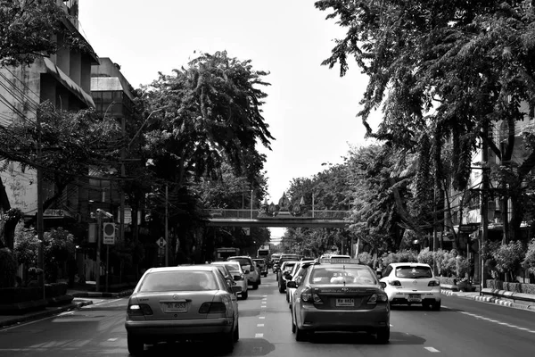 Monochrome photo. A city in Thailand. Bangkok is a beautiful city. Jungle in the city. — Stock Photo, Image