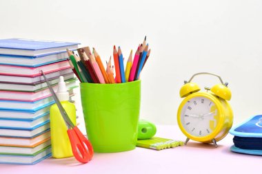 Eğitim geçmişi. Kırtasiye malzemeleri. Eğitim zamanı. Okul bilgisi.