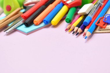 Eğitim geçmişi. Kırtasiye malzemeleri. Eğitim zamanı. Okul bilgisi.