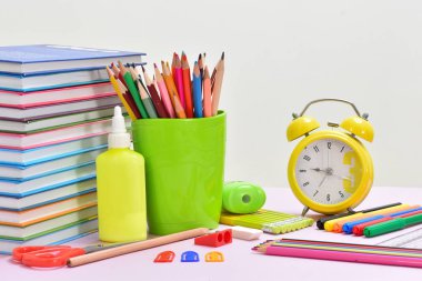 Eğitim geçmişi. Kırtasiye malzemeleri. Eğitim zamanı. Okul bilgisi.