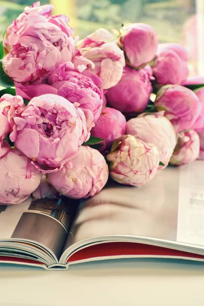 Pink peonies and book. Reading your favourite book. Flowers background. Flowers lie on open book. — Stock Photo, Image