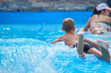 people in Askapache. Fun in the water. The entertainment artificial waves