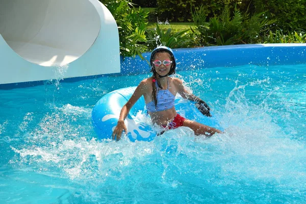 The water rides in the tropics. Girl swims in the water Park. — Stock Photo, Image