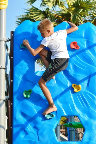 Child on a Playground. Sports and the boy in the summer. Sports holidays — Stock Photo, Image