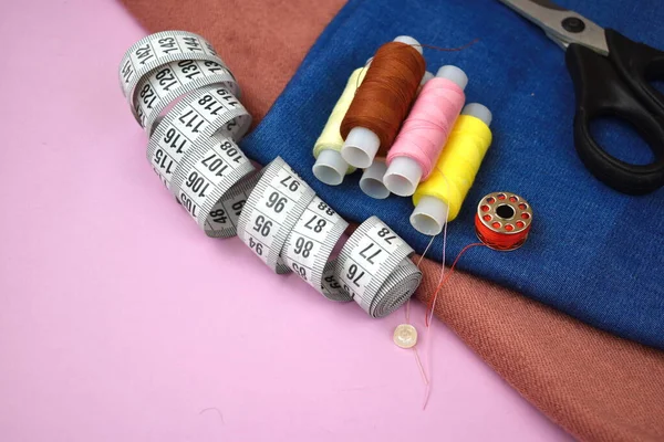 丝线和纱线为灵魂编织。妇女的手工制品 — 图库照片