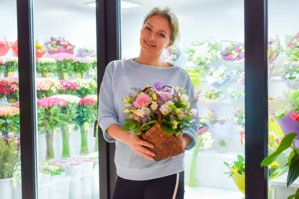 Floral school. Floral master class. Learning floral art. Flower salon.