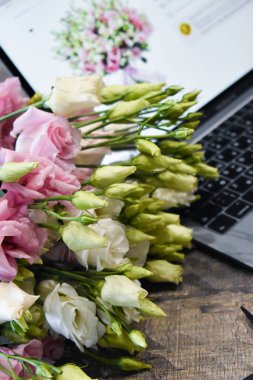 Online çiçek kataloğu. İnternet çiçekçisi. Çiçek ürünleri satıyorum..