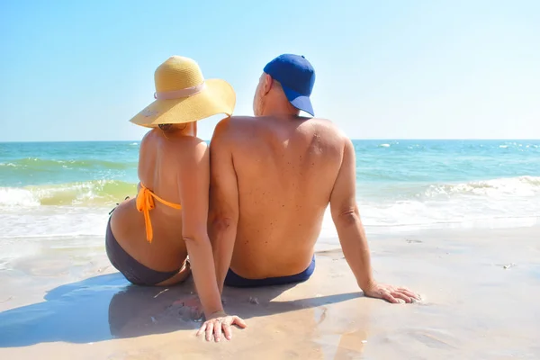 Un romance navideño. Una cita romántica en el mar — Foto de Stock