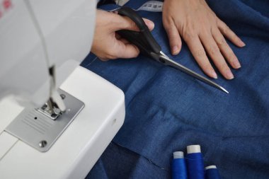 Elbise kesme ve dikme kursları. Ev yapımı giysi üretimi.