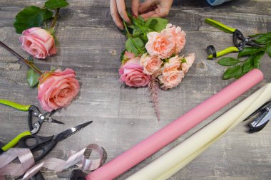 Çiçek kursları. Bir buket taze çiçek alıyorum. Çiçek hobisi