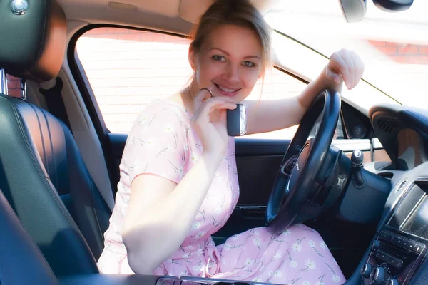 Buying and selling a car. Beautiful young woman driving. — Stok fotoğraf