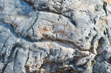 Doğal taş duvar. Dağ desenli yüzey. Katı granit