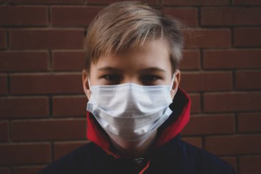 Zorunlu maske takmak. Virüsün salgını. Tecrit