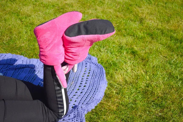 Lying on green grass in knitted socks in summer. Relax in garden in morning. — Stock Photo, Image