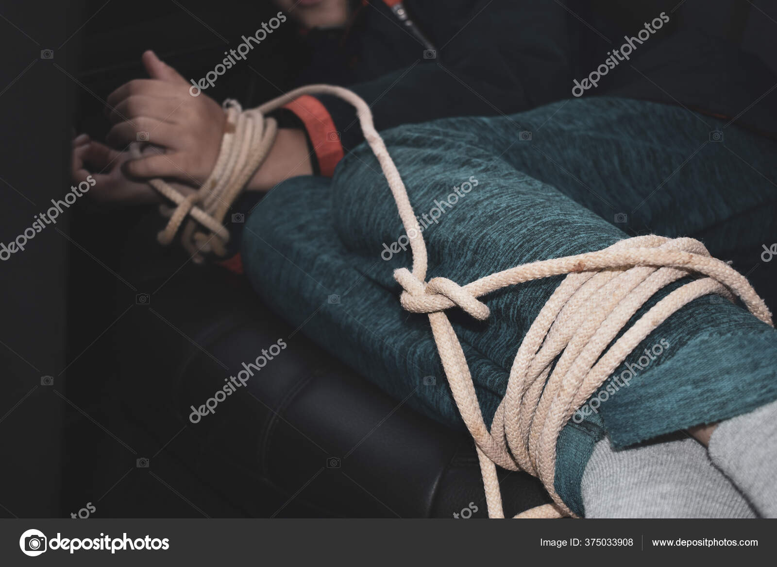 Парня связали и всовывали разные предметы Hogtied torture