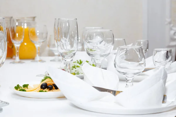 Cutlery  served on a festive table in restaurant — Stock Photo, Image