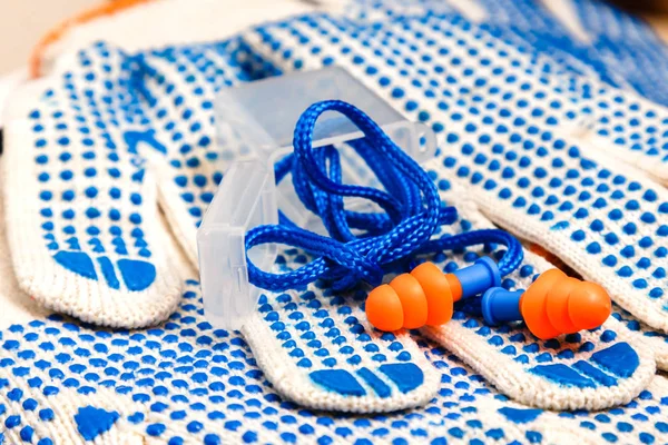 İnce iş eldivenleri ve kulak tıkacı kapat,