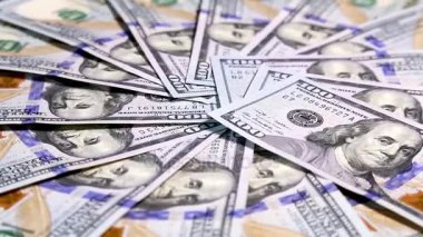 Amerikan parası dolar üzerinde yüzey arka plan döner. Yeni yüz dolarlık banknot