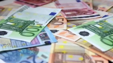 Yüzey arka plan dönen üzerinde Avrupa banknot euro