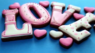 kalp şeklinde zencefilli kurabiye