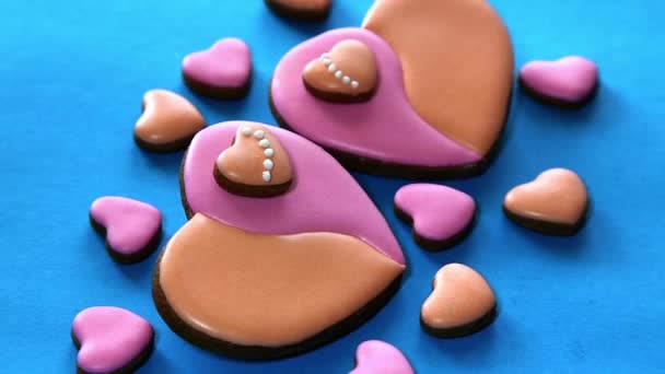 Peperkoek hart-vormige cookies — Stockvideo