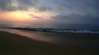 Sahil zaman atlamalı Sunrise.