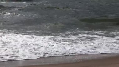 bir kumsal deniz dalgaları yakın çekim